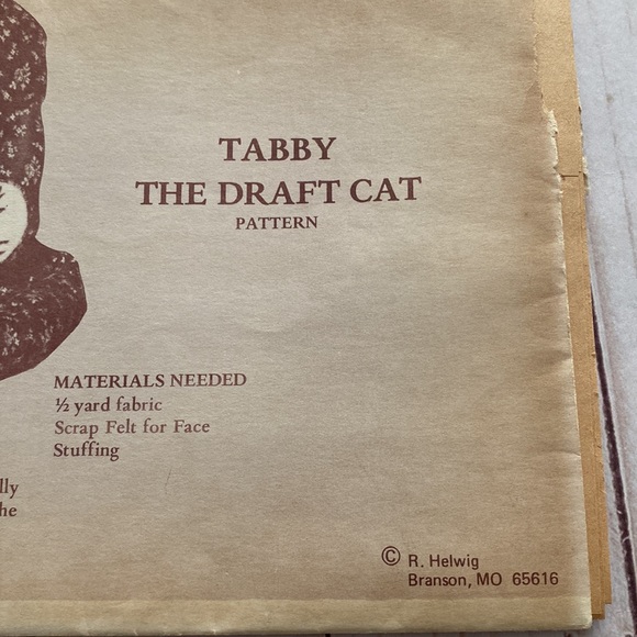1980s Tabby the draft cat pattern and doorstop nostalgic sewing pattern Helwig - Picture 5 of 5